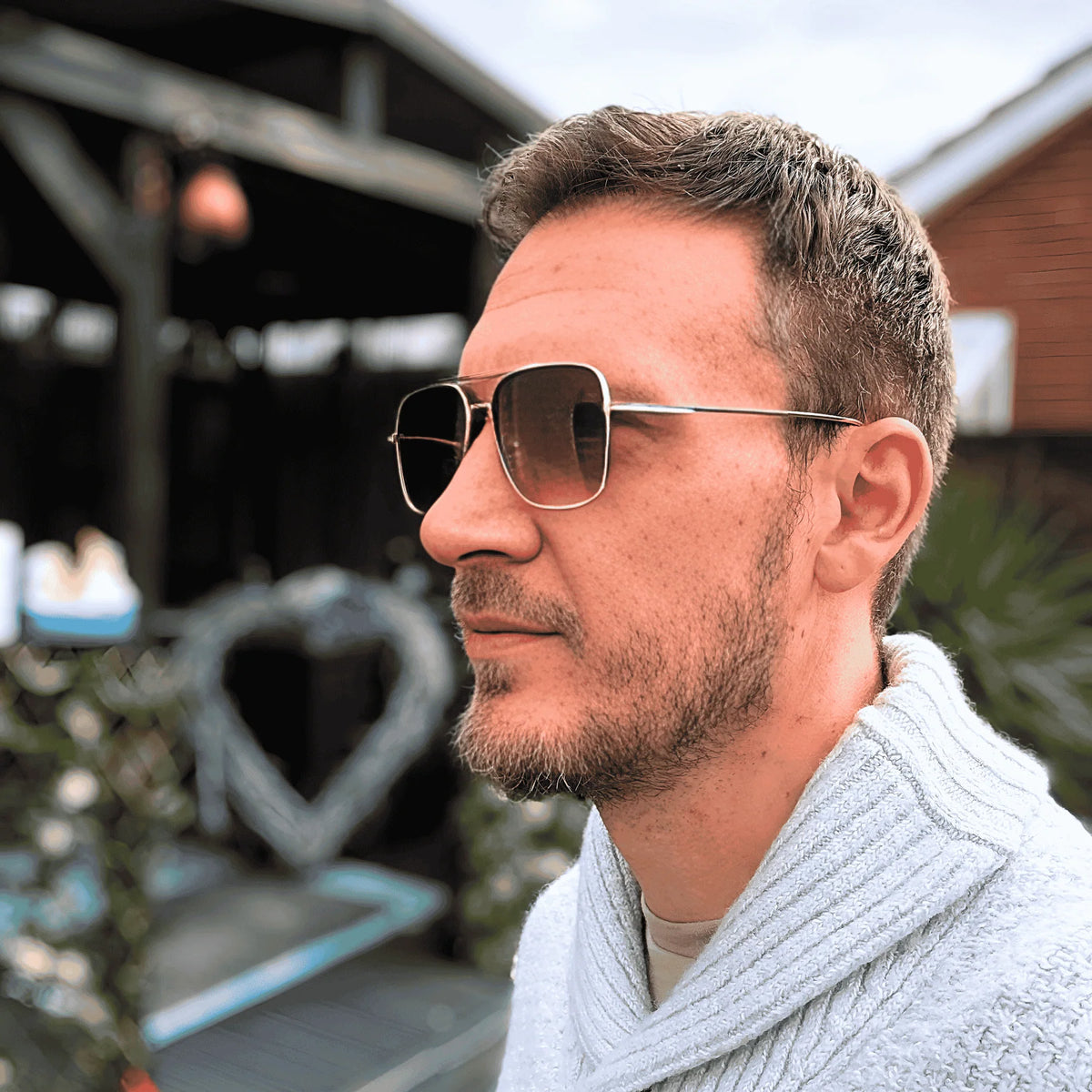 Havaners Miami classic gold aviator frames with brown gradient lenses, product view 2